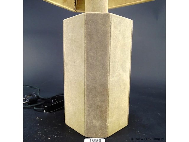 Luxe geheel lederen tafellamp - afbeelding 4 van  5