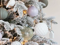 Luxe kunstkerstboom djill pine 215 cm snow + led - afbeelding 2 van  3
