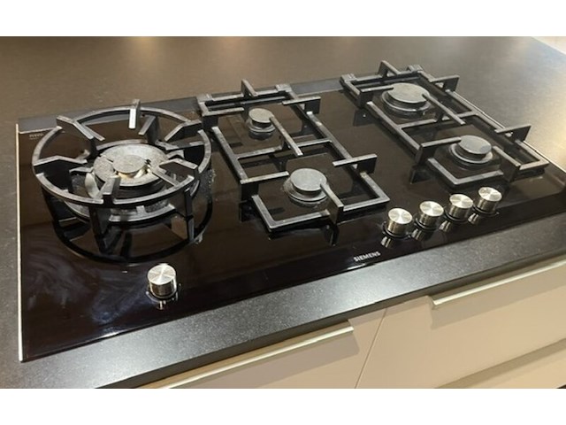 Luxe showroomkeuken, eggersmann | siemens, black oak | fronten glans wit en mat wit, 2015 - afbeelding 14 van  51