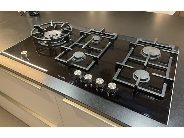 Luxe showroomkeuken, eggersmann | siemens, black oak | fronten glans wit en mat wit, 2015 - afbeelding 15 van  51