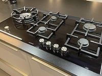 Luxe showroomkeuken, eggersmann | siemens, black oak | fronten glans wit en mat wit, 2015 - afbeelding 15 van  51