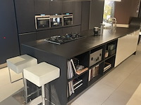 Luxe showroomkeuken, eggersmann | siemens, black oak | fronten glans wit en mat wit, 2015 - afbeelding 12 van  51