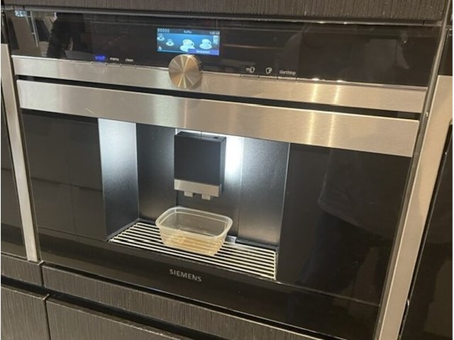 Luxe showroomkeuken, eggersmann | siemens, black oak | fronten glans wit en mat wit, 2015 - afbeelding 25 van  51