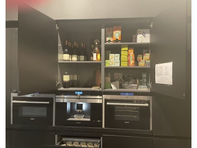 Luxe showroomkeuken, eggersmann | siemens, black oak | fronten glans wit en mat wit, 2015 - afbeelding 30 van  51