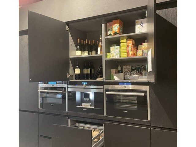 Luxe showroomkeuken, eggersmann | siemens, black oak | fronten glans wit en mat wit, 2015 - afbeelding 31 van  51