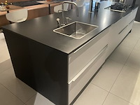 Luxe showroomkeuken, eggersmann | siemens, black oak | fronten glans wit en mat wit, 2015 - afbeelding 23 van  51