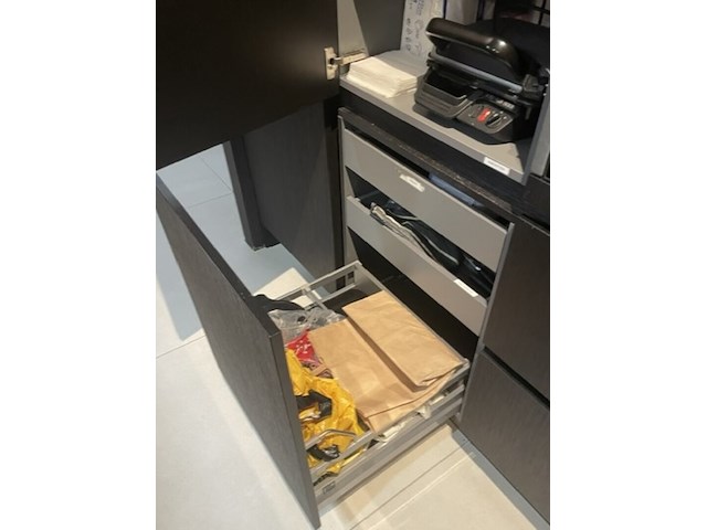Luxe showroomkeuken, eggersmann | siemens, black oak | fronten glans wit en mat wit, 2015 - afbeelding 35 van  51