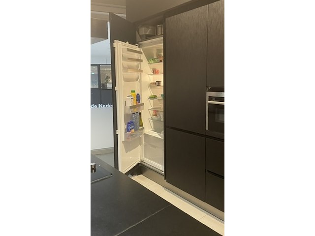 Luxe showroomkeuken, eggersmann | siemens, black oak | fronten glans wit en mat wit, 2015 - afbeelding 36 van  51
