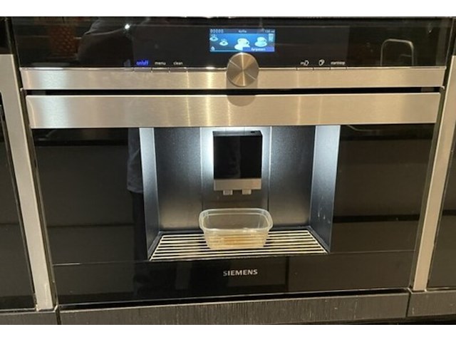 Luxe showroomkeuken, eggersmann | siemens, black oak | fronten glans wit en mat wit, 2015 - afbeelding 44 van  51