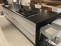 Luxe showroomkeuken, eggersmann | siemens, black oak | fronten glans wit en mat wit, 2015 - afbeelding 34 van  51