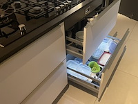 Luxe showroomkeuken, eggersmann | siemens, black oak | fronten glans wit en mat wit, 2015 - afbeelding 45 van  51