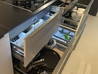 Luxe showroomkeuken, eggersmann | siemens, black oak | fronten glans wit en mat wit, 2015 - afbeelding 49 van  51