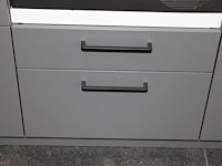 Luxe was- / kledingwand wand nolte met afmeting 390 x 58 x 223 cm. onderdeel van combinatiekavel c012 onderdeel van combinatiekavel combinatie van luxe was- / kledingwand nolte met met wascombinatie beko. kavel is combinatiekavel van de kavels c010 en c011. - afbeelding 6 van  7