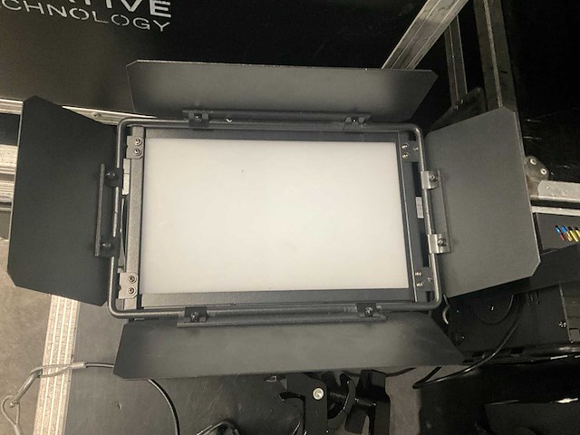 Luxibel b panel 180 tw led panel (8x) - afbeelding 1 van  5