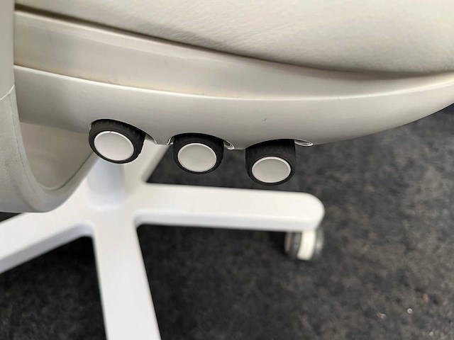 Luxy bea - design bureaustoel - studio fuksa's - afbeelding 4 van  8