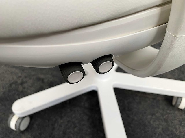 Luxy bea - design bureaustoel - studio fuksa's - afbeelding 6 van  8