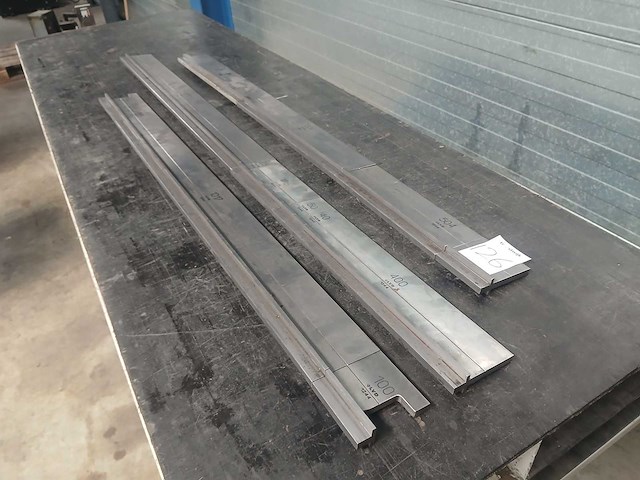 Lvd - 1244 - onder gereedschap - afbeelding 2 van  3