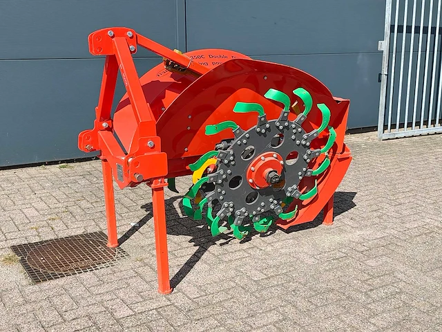 Lyals - 2025 - isk-350c - grondfrees - afbeelding 1 van  15