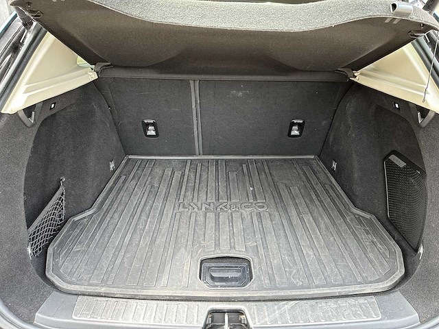 Lynk & co 01 phev 7dcth 132kw 261pk 2023 - afbeelding 2 van  13