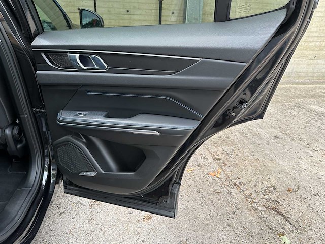 Lynk & co 01 phev 7dcth 132kw 261pk 2023 - afbeelding 5 van  13