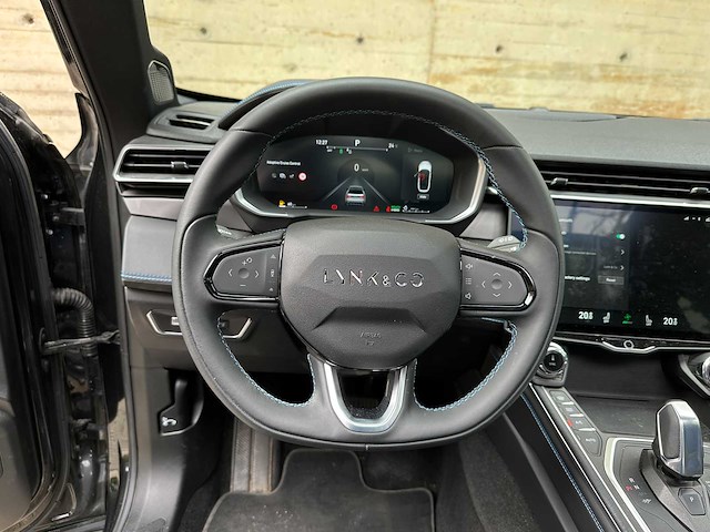 Lynk & co 01 phev 7dcth 132kw 261pk 2023 - afbeelding 16 van  50