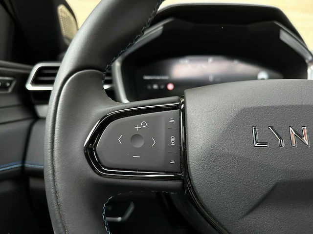 Lynk & co 01 phev 7dcth 132kw 261pk 2023 - afbeelding 13 van  50