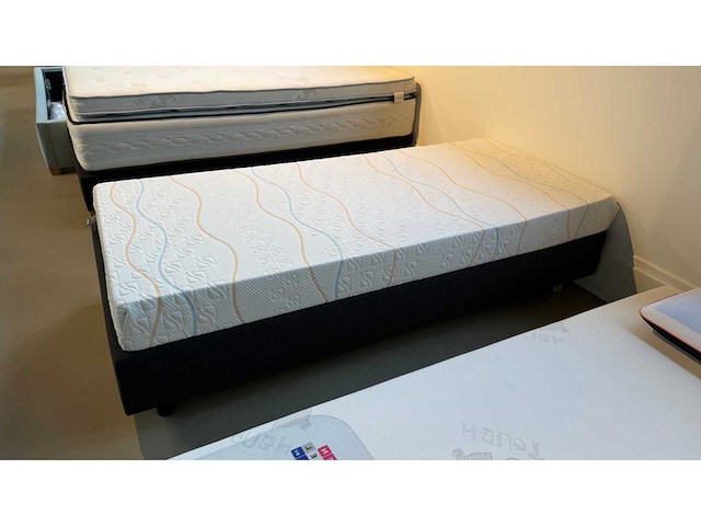 M-line superbe firm talalay latex anti-allergic matras b90 x l210cm - afbeelding 1 van  17