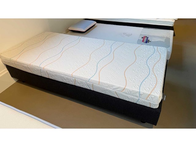 M-line superbe firm talalay latex anti-allergic matras b90 x l210cm - afbeelding 9 van  17