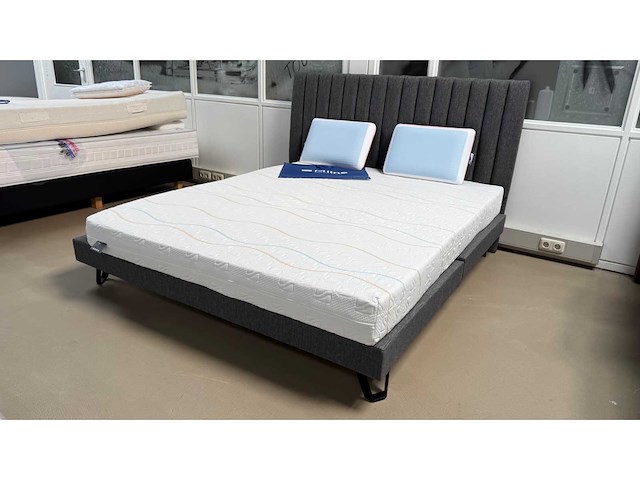 M-line superbe medium talalay latex anti-allergic matras b160 x l200cm - afbeelding 1 van  24