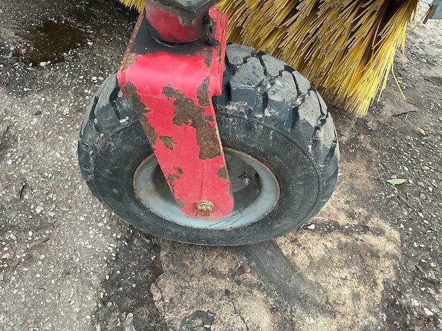 M sweep veegmachine - afbeelding 20 van  20