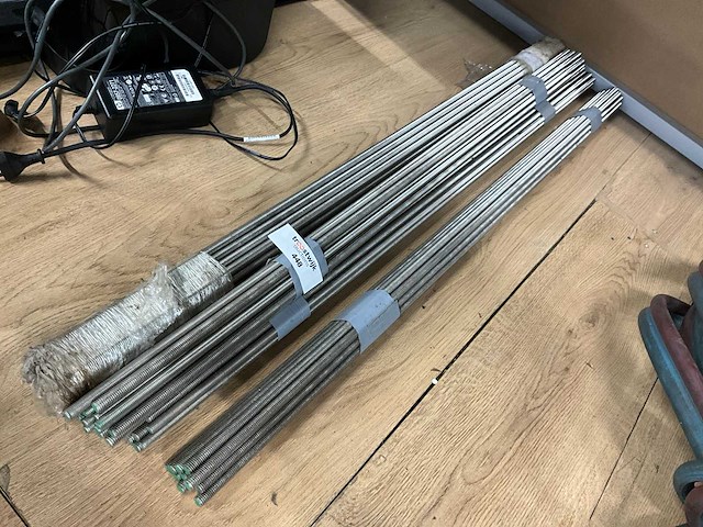 M10 draadstang (ca. 50x) - afbeelding 1 van  2