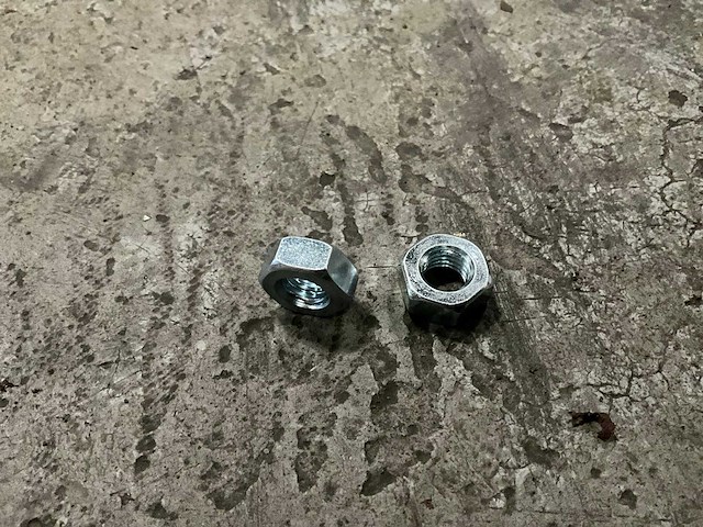 M10 zeskantmoer verzinkt (1400x) - afbeelding 1 van  1