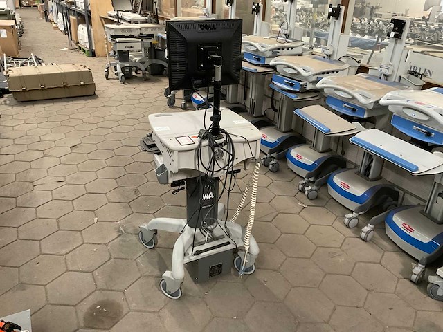 M&a hospital cart computer monitor - afbeelding 9 van  11
