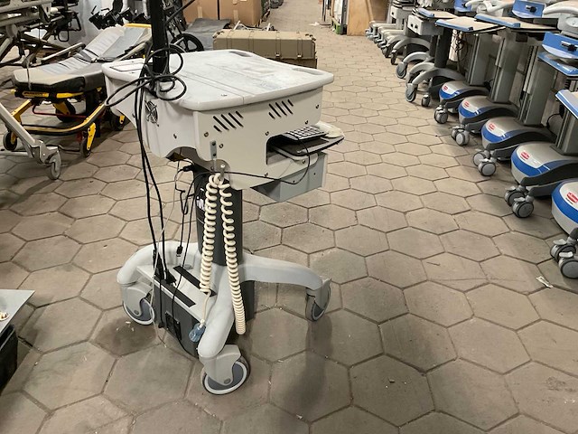 M&a hospital cart computer monitor - afbeelding 6 van  9