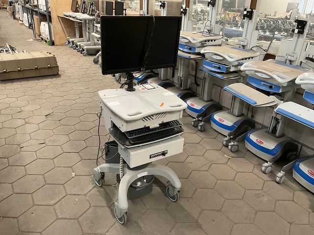 M&a hospital cart computer monitor - afbeelding 1 van  11