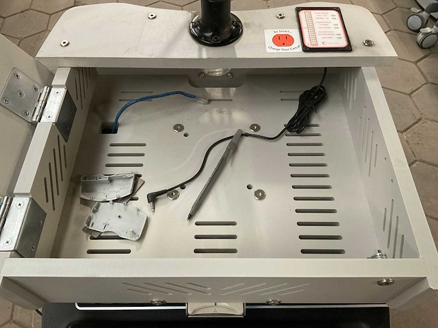 M&a hospital cart computer monitor - afbeelding 8 van  11