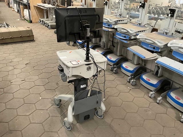 M&a hospital cart computer monitor - afbeelding 9 van  11