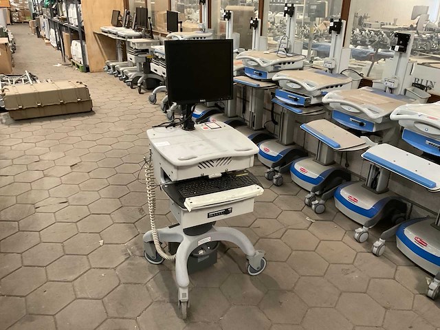 M&a hospital cart computer monitor - afbeelding 1 van  8