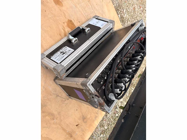 Ma lighting - dmx booster in flight case - light mixing console - afbeelding 2 van  3