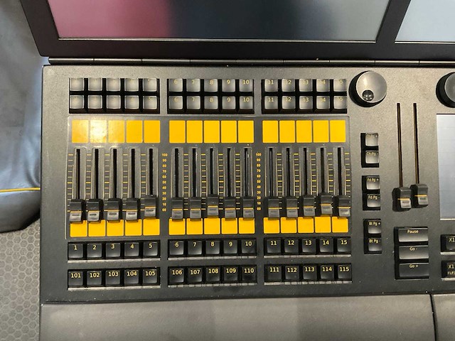 Ma lighting grand ma2 light-console lichtmengtafel - afbeelding 6 van  11