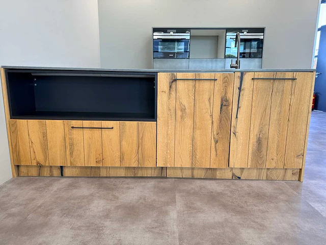 Maatwerk - showroomkeuken met apparatuur - afbeelding 3 van  6