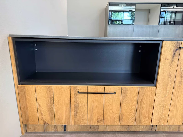 Maatwerk - showroomkeuken met apparatuur - afbeelding 4 van  6