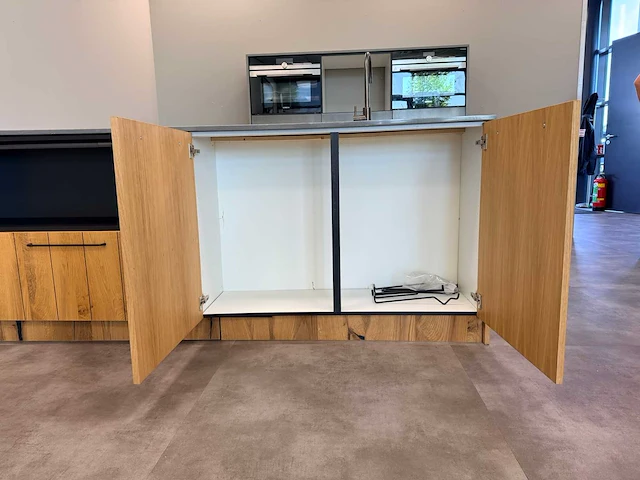 Maatwerk - showroomkeuken met apparatuur - afbeelding 5 van  6