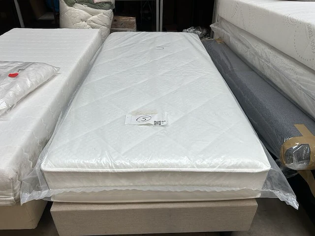 Maatwerk hardbox 20 cm (90x200 cm) met luxe matras 90x200 cm - afbeelding 3 van  4