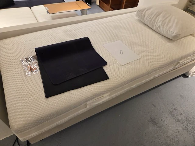 Maatwerk hardbox 20 cm (90x200 cm) met luxe tencel pocketveringmatras 90x200 cm - afbeelding 1 van  2