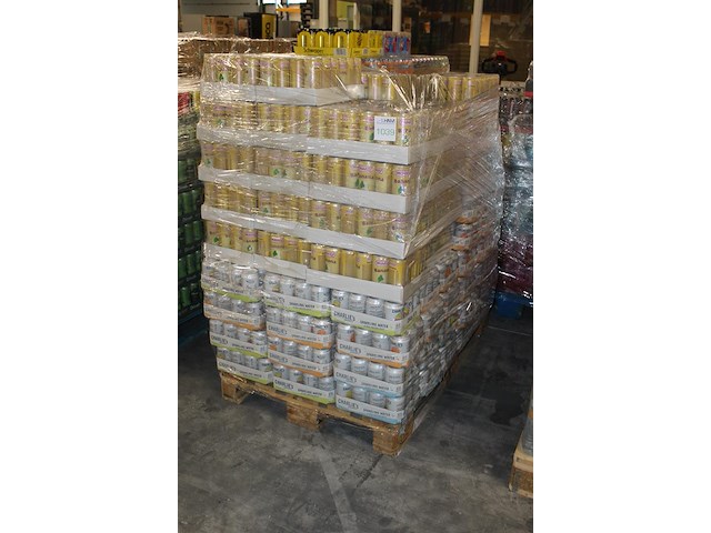Maaza en charlie's op pallet circa 1750 blikken tht oa 3-25 en 9-25. bod is inclusief 262,50 statiegeldwaarde - afbeelding 2 van  2