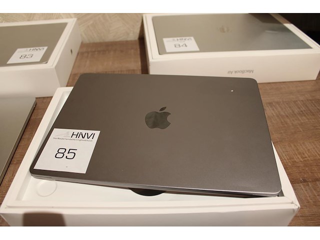 Macbook air 13,6 inch model a2681, 16 gb ram geheugen en ssd 256 gb. - afbeelding 1 van  3
