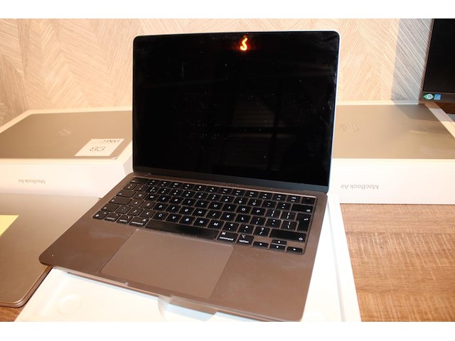 Macbook air 13,6 inch model a2681, 16 gb ram geheugen en ssd 256 gb. - afbeelding 2 van  3