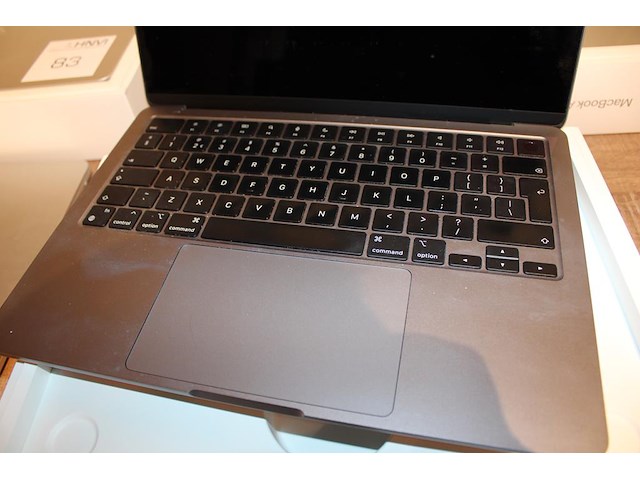 Macbook air 13,6 inch model a2681, 16 gb ram geheugen en ssd 256 gb. - afbeelding 3 van  3