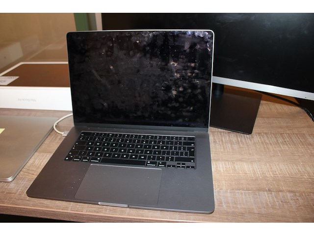 Macbook air 15 inch model a3114 m3 chip, 10 core cpu, 16 gb ram en ssd 512 gb. - afbeelding 2 van  3